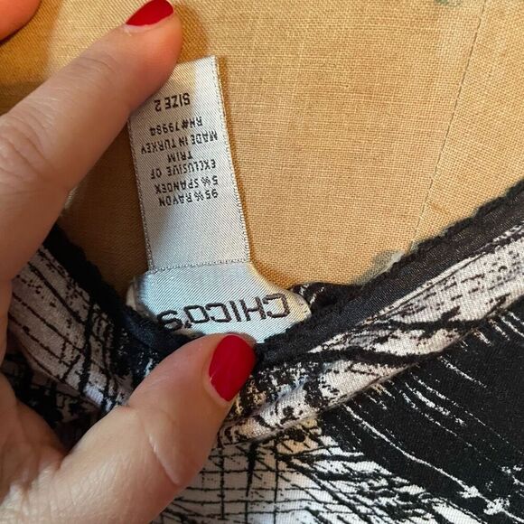 CHICO’S | abstract black & white v neck blouse 2 or M - Picture 6 of 6